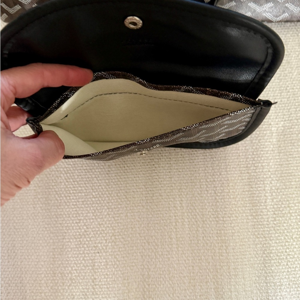 Designer inspired Black Tote with Pouch - Picture 5 of 16